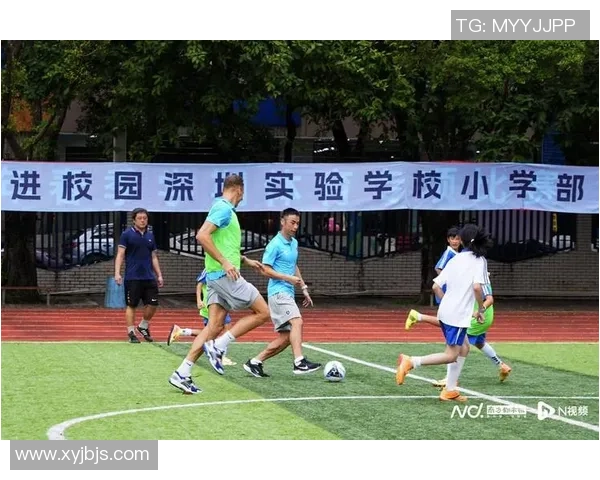 从球场到教练席 球星转型开设足球培训班助力青少年成长